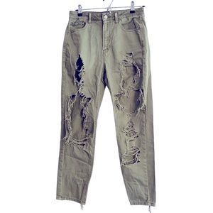 American Eagle Extra Distressed Mom Jeans 6 Short